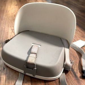 OXO Tot Booster Seat 🍴
